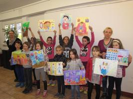 Uczestnicy warsztatów plastycznych