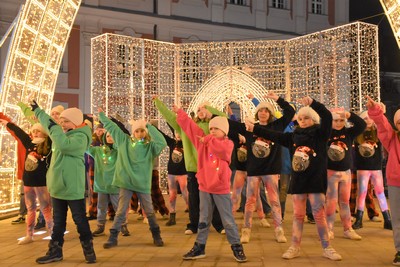 Powitanie Sztrykowanej Choinki - uczestnicy - zdjęcie